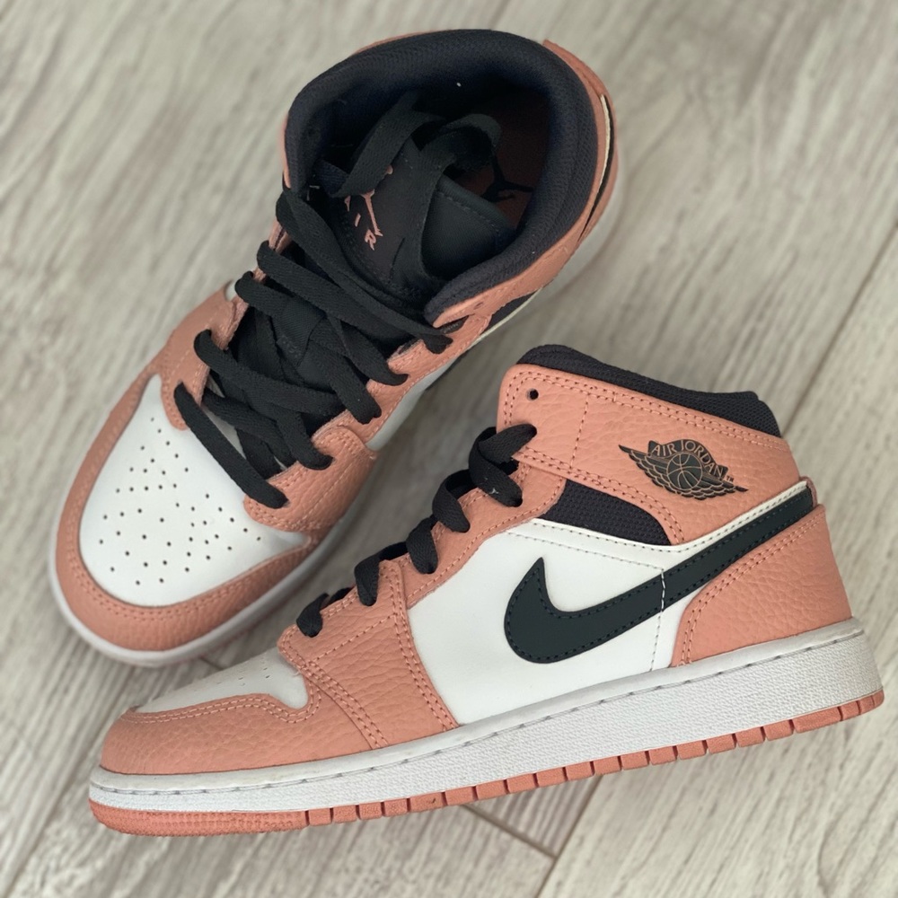 Air Jordan 1 Mid GS ‘Pink Quartz’